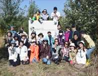 Environmental initiatives based on tree-planting activities, bringing greenery to arid regions of China